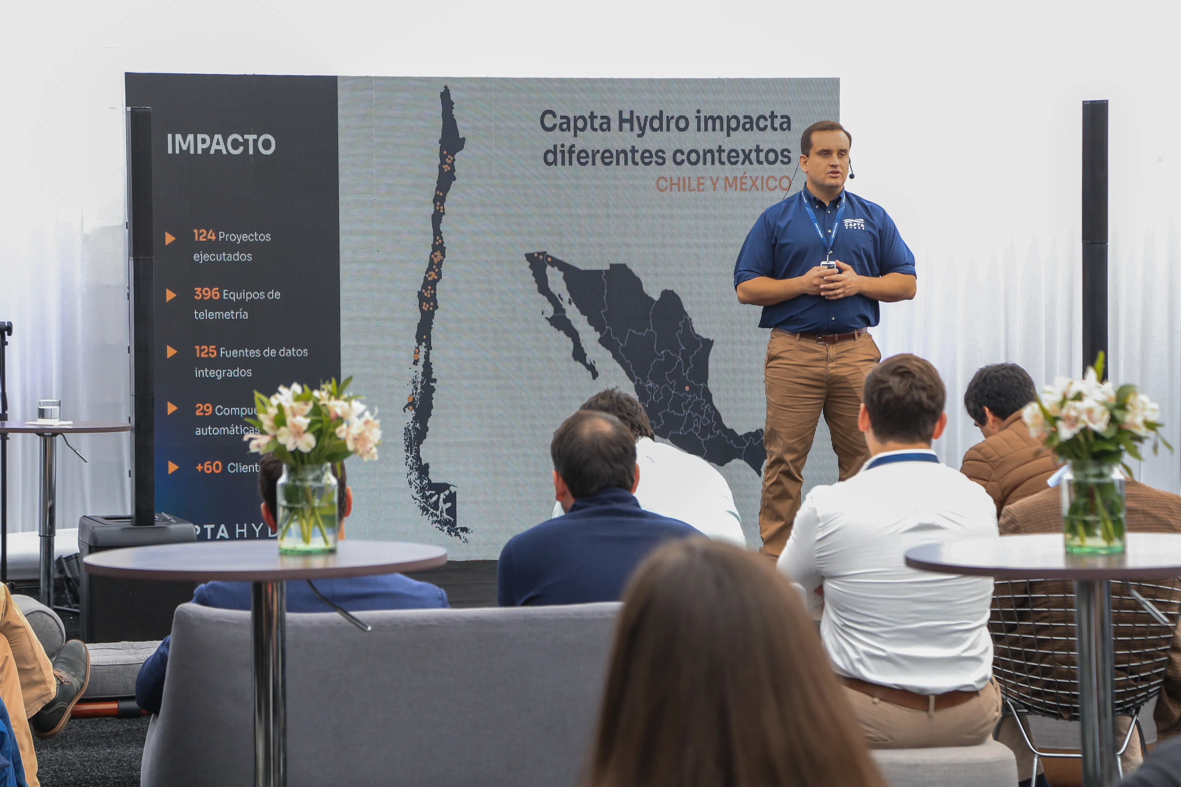 Equipo de Capta Hydro frente a las oficinas centrales